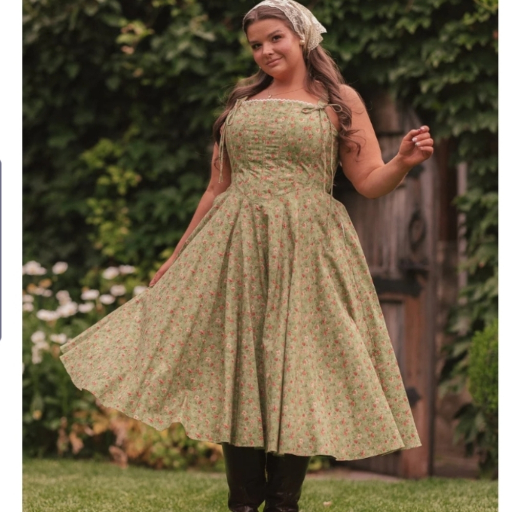 Elsie Dress Green Floral BNWT